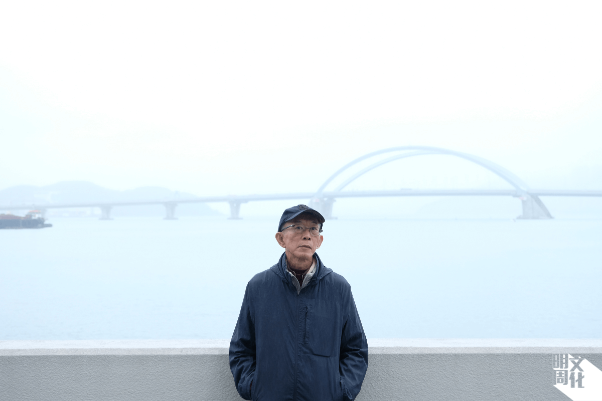 詩人黃燦然現時定居深圳，以文學翻譯與寫詩為主，今次回港出席紀錄片《詩》首映禮，翌日早上接受本刊訪問。