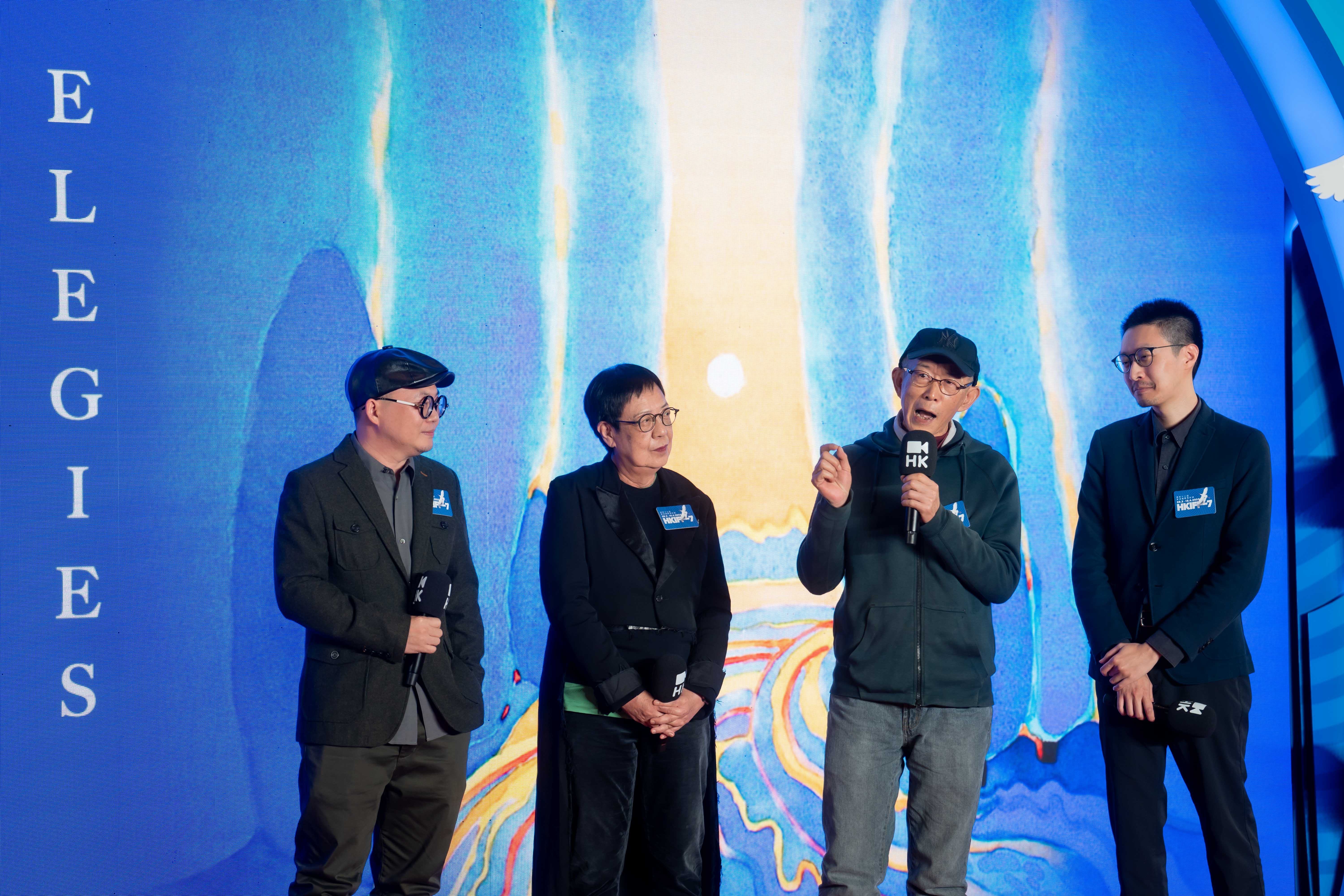 今屆香港國際電影節以許鞍華的紀錄片《詩》為開幕電影，主要受訪詩人黃燦然（右二）與廖偉棠（左一）均出席首映禮，發表感言。