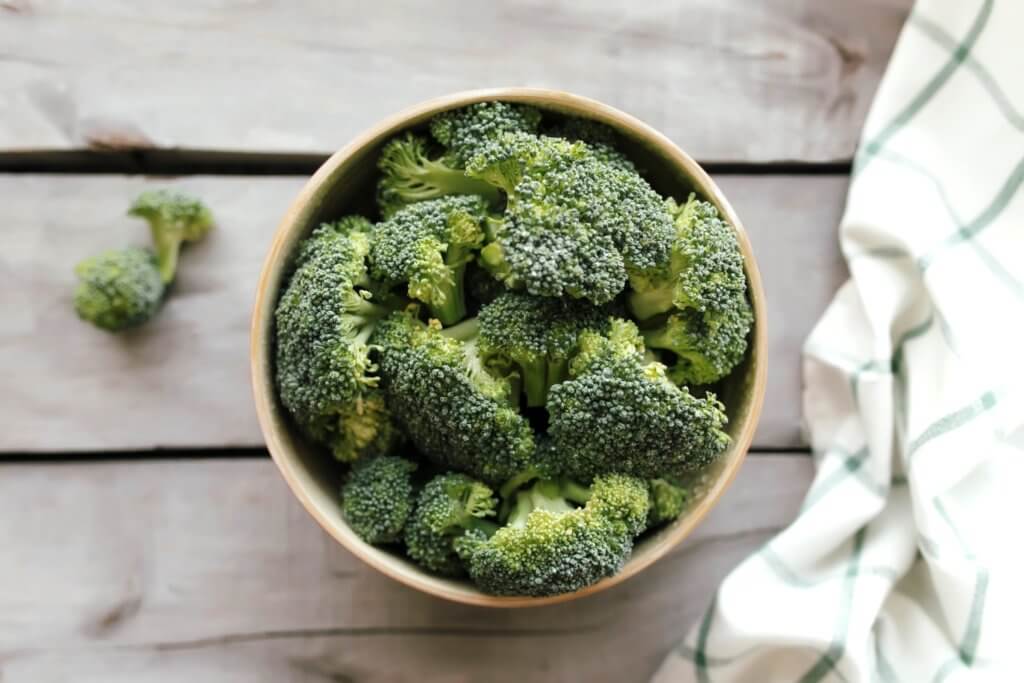 green-fresh-broccoli-bowl