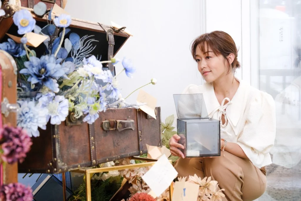 陳明憙Jocelyn是一位創作歌手、演員和音頻治療師。