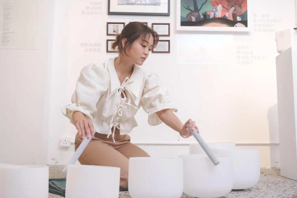 Jocelyn用水晶缽給我們現場示範音頻治療