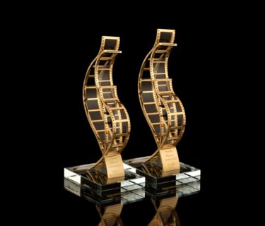 「蕭邦最具潛質演員獎」獎座為一條鍍金銀質底片膠帶造型緞帶。