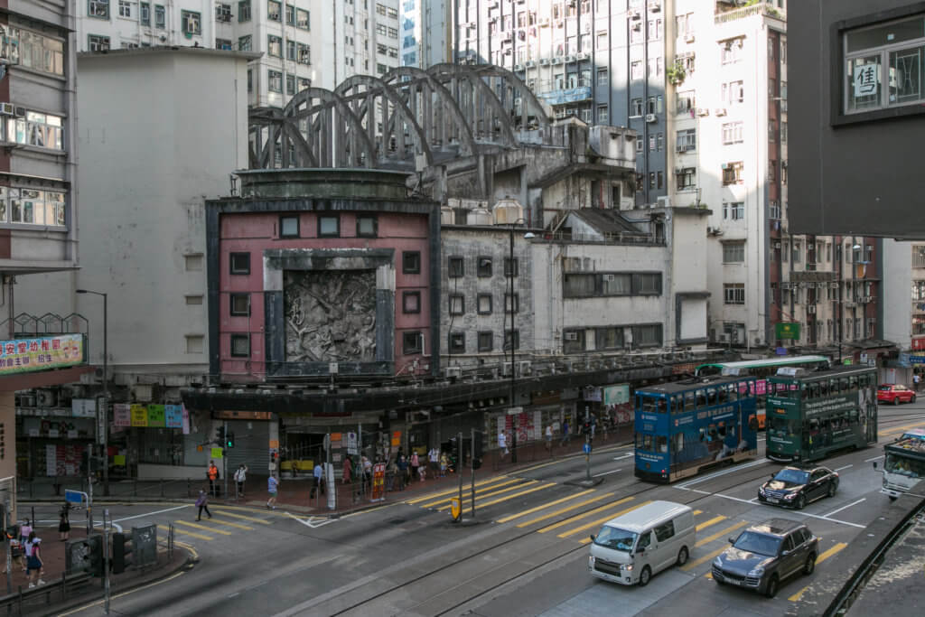 由歐德禮創辦的璇宮戲院（皇都戲院前身）建於一九五二年，開啟了本地娛樂文化輝煌一頁。