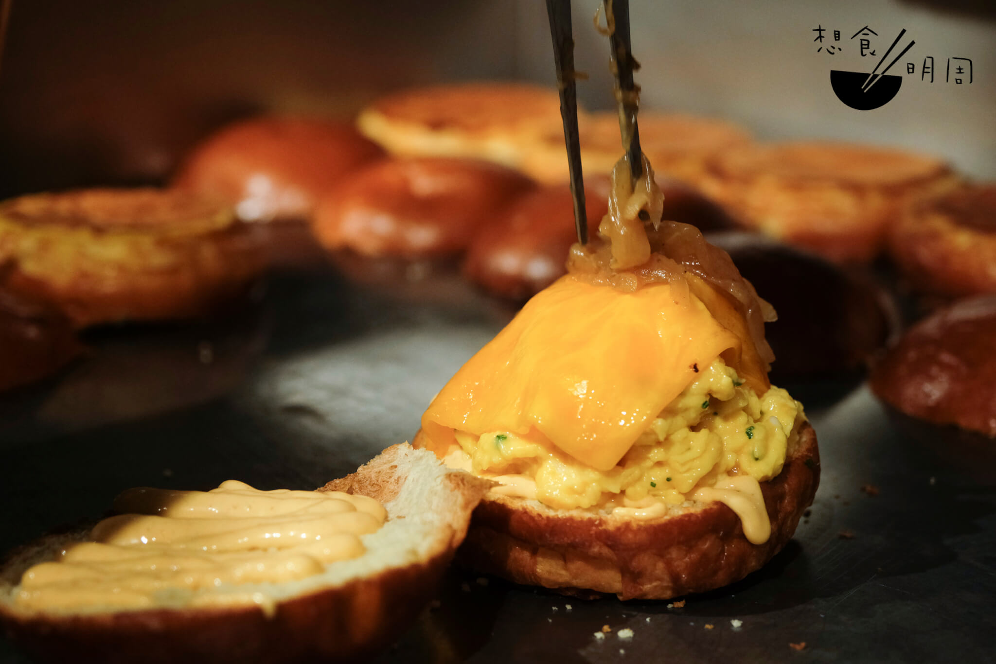 每製作一份三明治都會用上2.25隻紐西蘭有機放養蛋，蛋烹調時間亦不會超過五分鐘。