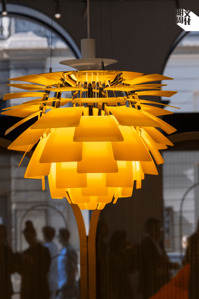 Fendi Casa和Louis Poulsen首度聯乘推出Artichoke吊燈，備受矚目。