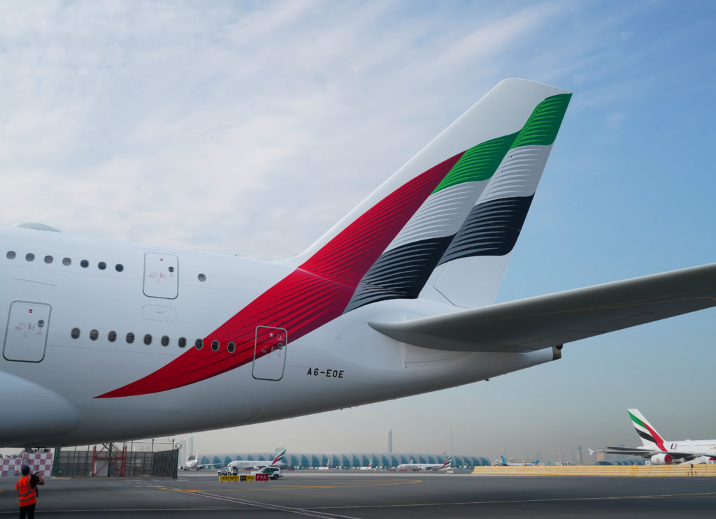 今年三月，阿聯酋航空發表全新機隊塗裝，新 設計的飛機尾翼阿拉伯聯合酋長國國旗，改以立體效果呈現，更具動感。