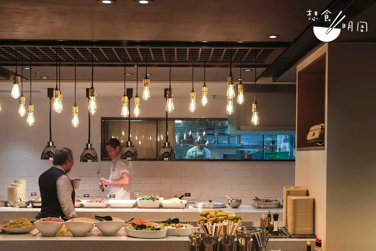 華哥廚房的裝潢、燈光和用色等，都偏向溫暖，令同事在繁忙工作中可以得到一刻放鬆。