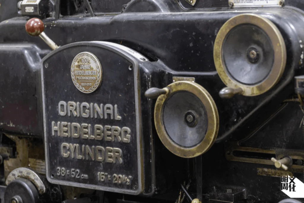 早年重金購入的德國海德堡印刷機，至今仍然運作暢順，難怪有「機王」美名。