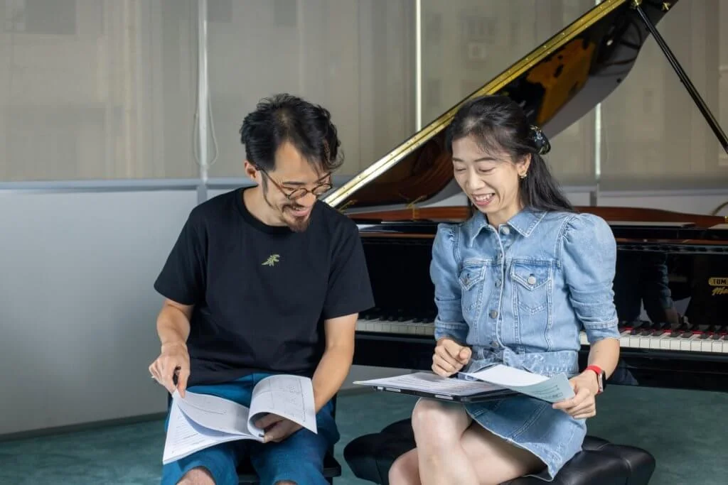 Charles與Colleen都曾擔任香港小交響樂團的駐團藝術家，與樂團上下熟稔。今次的作品為Colleen 度身訂造，兩位坦言可以更開放地討論及探討作品。