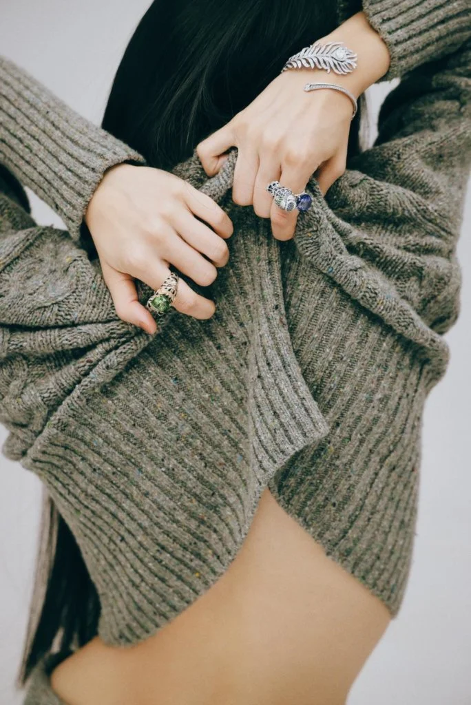 Boucheron (LEFT) Fuzzy, the leopard cat ring (RIGHT) Meisa, the chickadee ring Plume de paon bracelet WEEKEND MAX MARA GREY TOP 