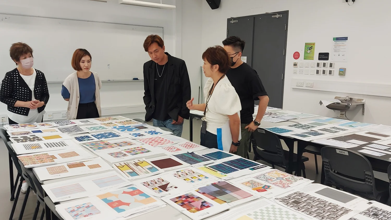 去年雅芳婷聯同香港知專設計學院舉辦「夢與想 追夢50 年」牀品設計比賽，超過三百位學生參加，反應熱烈。