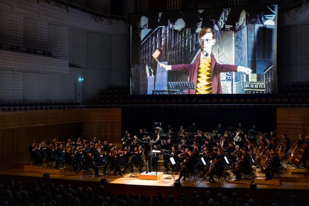 《噢，信是彼邦》糅合交響曲與影像的匠心之作，11 月18及19日於香港大會堂作亞洲首映