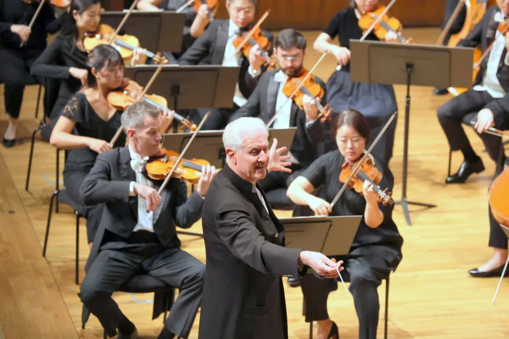 香港小交響樂團音樂總監柏鵬將帶領樂團演出蕭斯達高維契的第十交響曲
