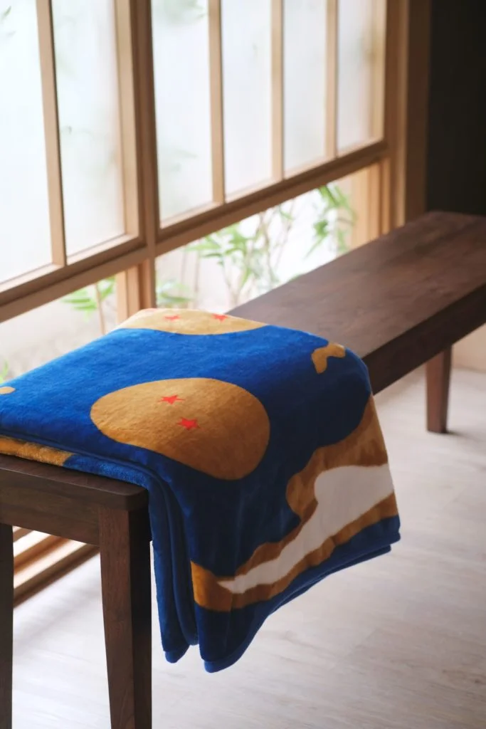 集合七顆龍珠的法蘭絨毛毯,質料柔軟親膚,蓋上它或許能實現心中願望。