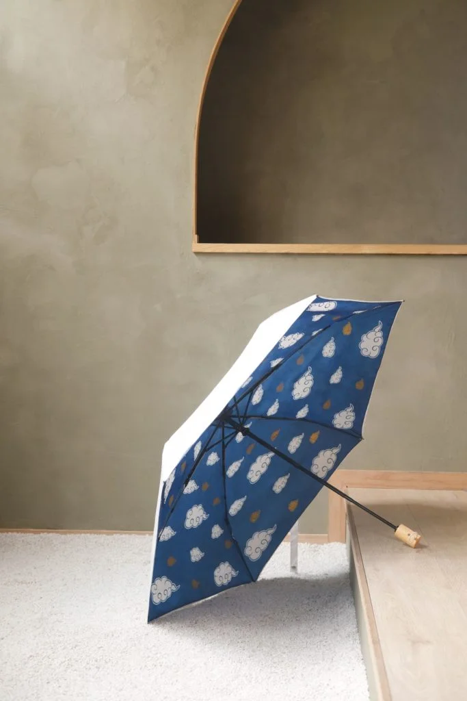 筋斗雲自動折疊傘,一按即開即收,即使下多大雨,抬頭一看仍有筋斗雲陪伴,實用又美觀。