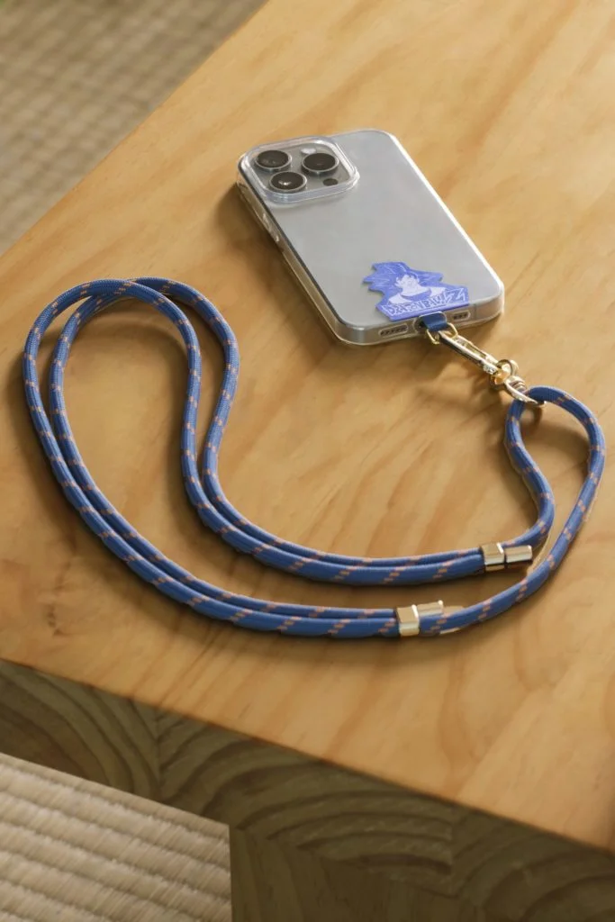 為手機裝上一條悟空造型掛頸式手機繩，除了可為手機換新裝，也可成為日常穿搭一部分。