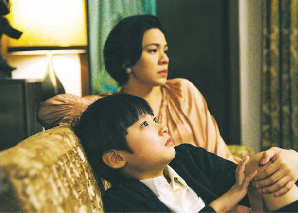 媽媽的愛,彌補不了小主角所承受的傷害和痛(圖片來源: 《年少日記》劇照)