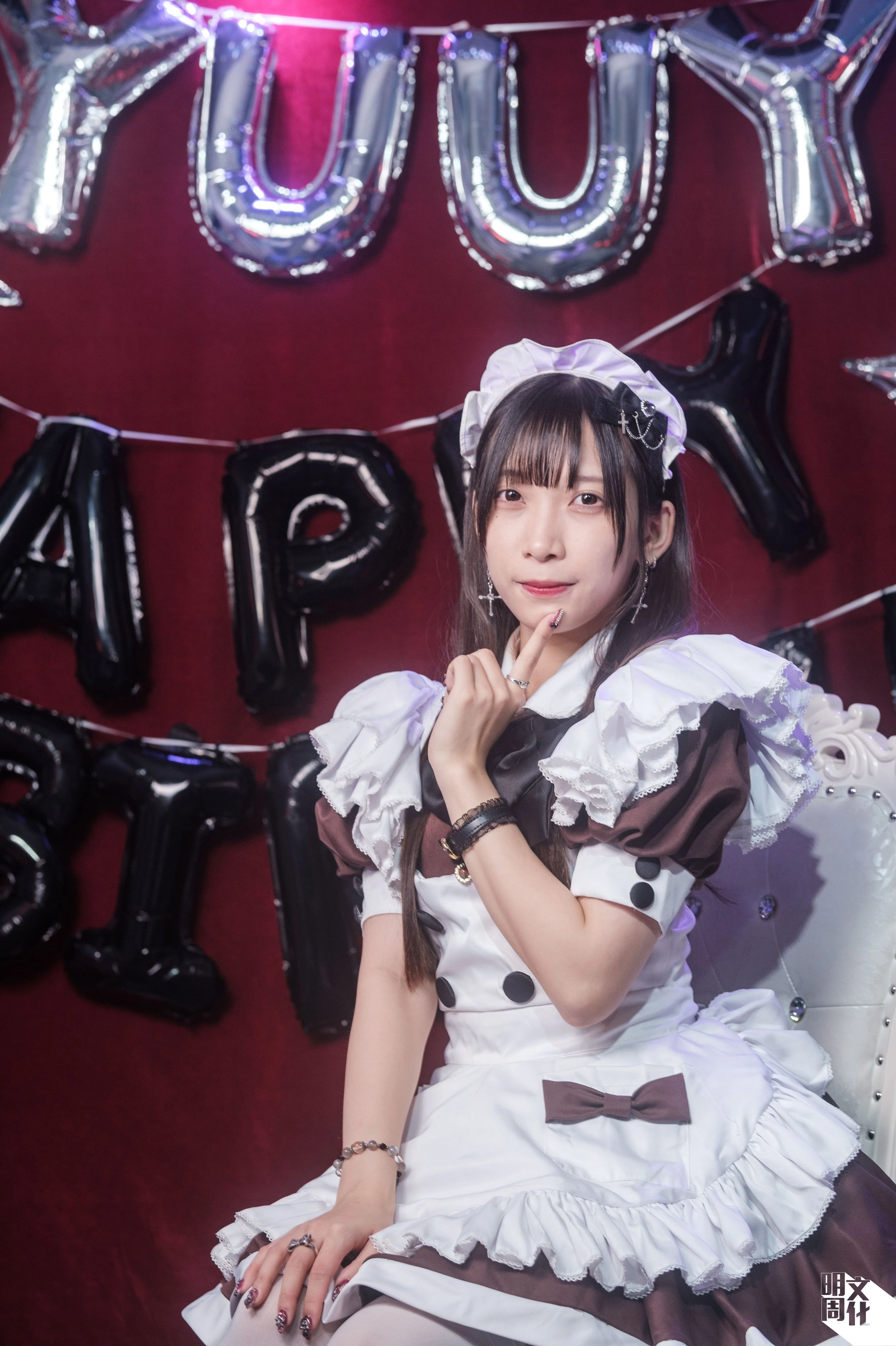 成為地下偶像之前，幽夜在女僕餐廳兼職了數年。