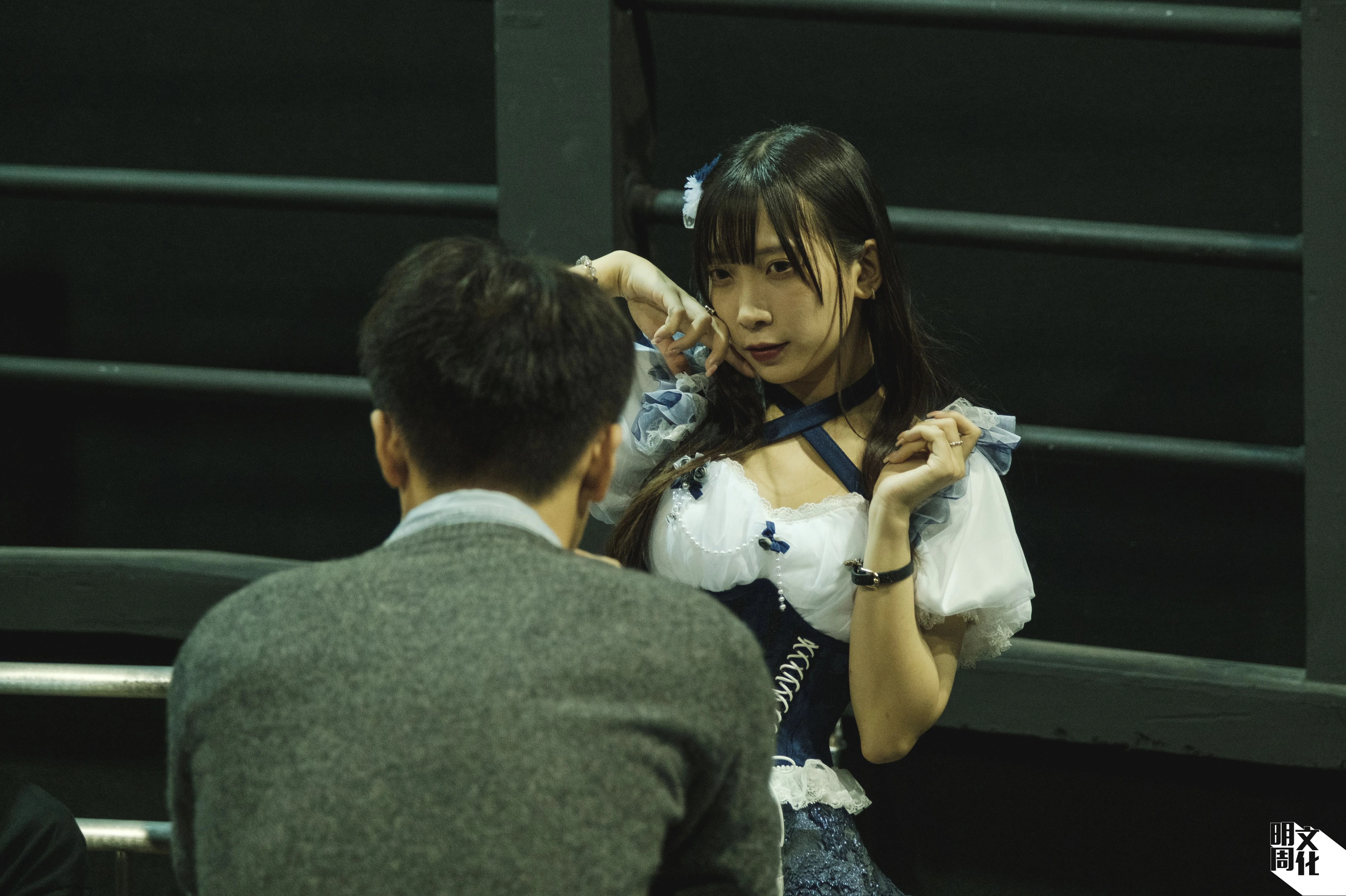 粉絲買一張相券便可與偶像拍一張Cheki，並且聊天一分鐘。