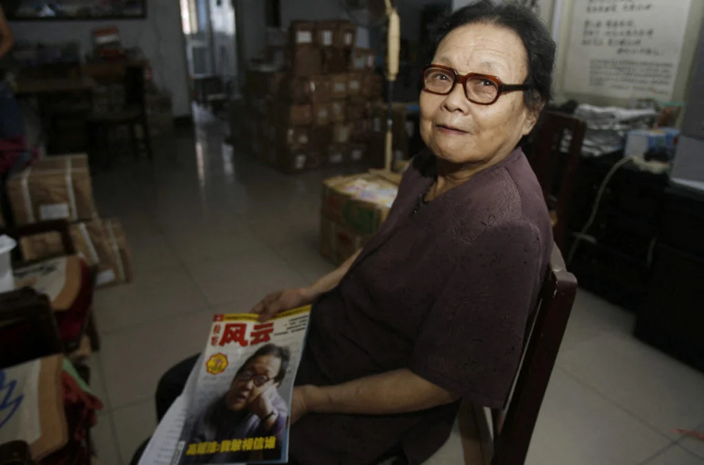 (FILES) Doctor and AIDS activist Gao Yaojie sits at her home in the city of Zhengzhou, the capital of China's southern Henan province on August 2, 2006. - A dissident doctor who became China's most outspoken and celebrated AIDS campaigner, spending years under government pressure before finding refuge in the United States, has died at the age of 95, a long-time supporter told AFP. (Photo by PETER PARKS / AFP) / NO USE AFTER JANUARY 12, 2024 05:34:34 GMT
