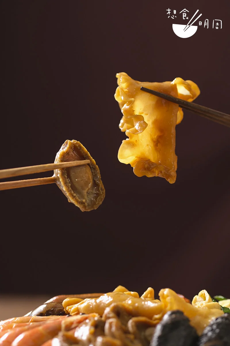鮑魚花膠海參福袋盆菜用料名貴，有極品蠔皇扣鮑魚、挪威進口花膠等，件數也充足。