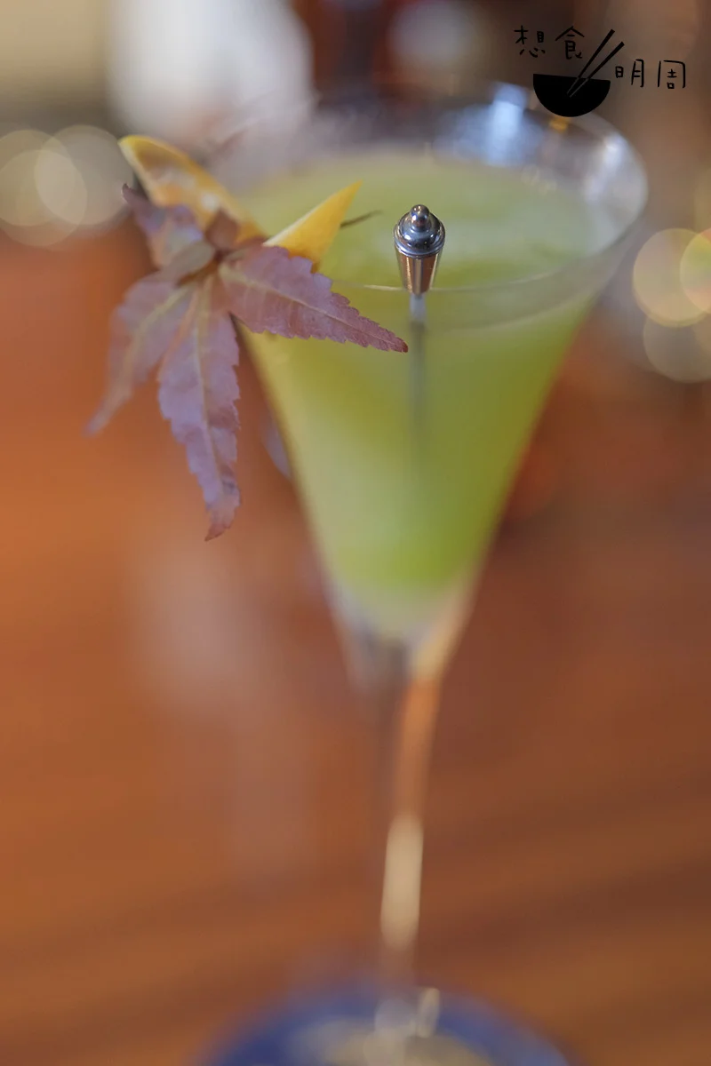Bespoke cocktail//Rayven以Rosario這款經典雞尾酒作靈感， 為我調製了一杯用日本威士忌Lucky Cat作基調的雞尾酒。酒未入口，話匣子已打開。（每杯$150起，度身訂造雞尾酒 $165起）