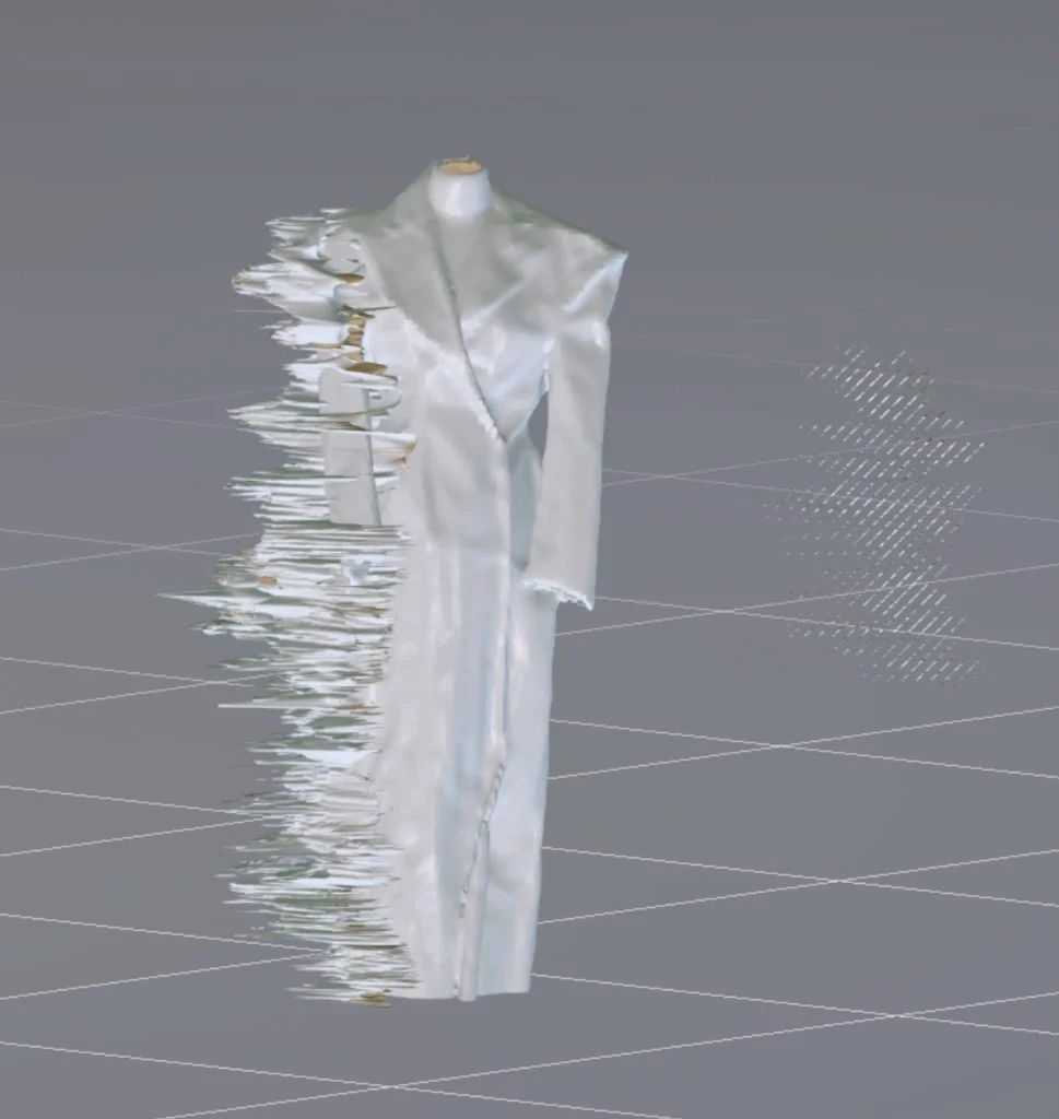 由於3D打印工序有別於傳統服裝打版，每個設計均需要經過電腦程式的模擬和預估，才能貼合人體曲線和結構。