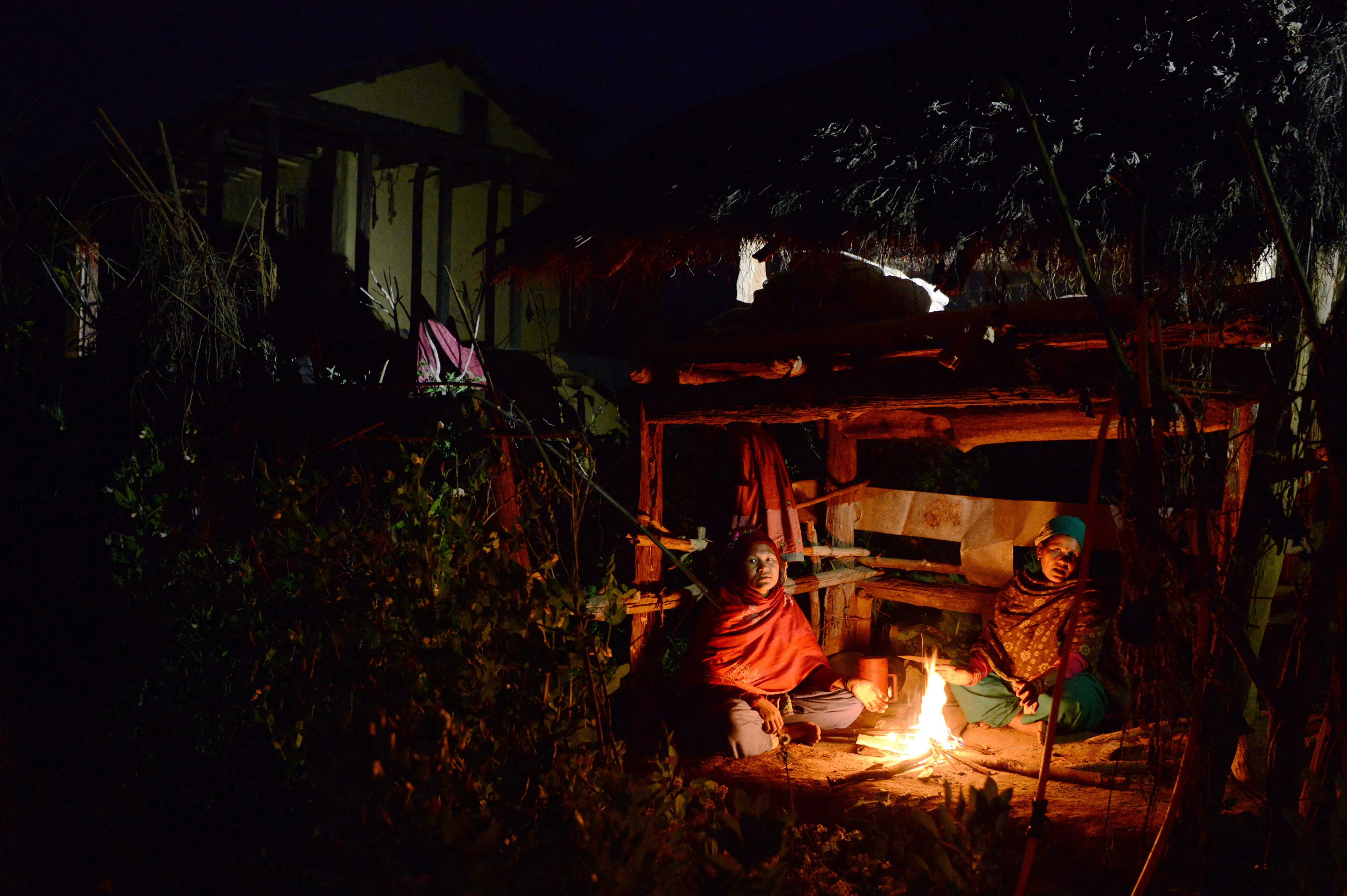 在尼泊爾西部，女性來經時必須隔離在小茅屋，不能與眾人接觸。（法新社）