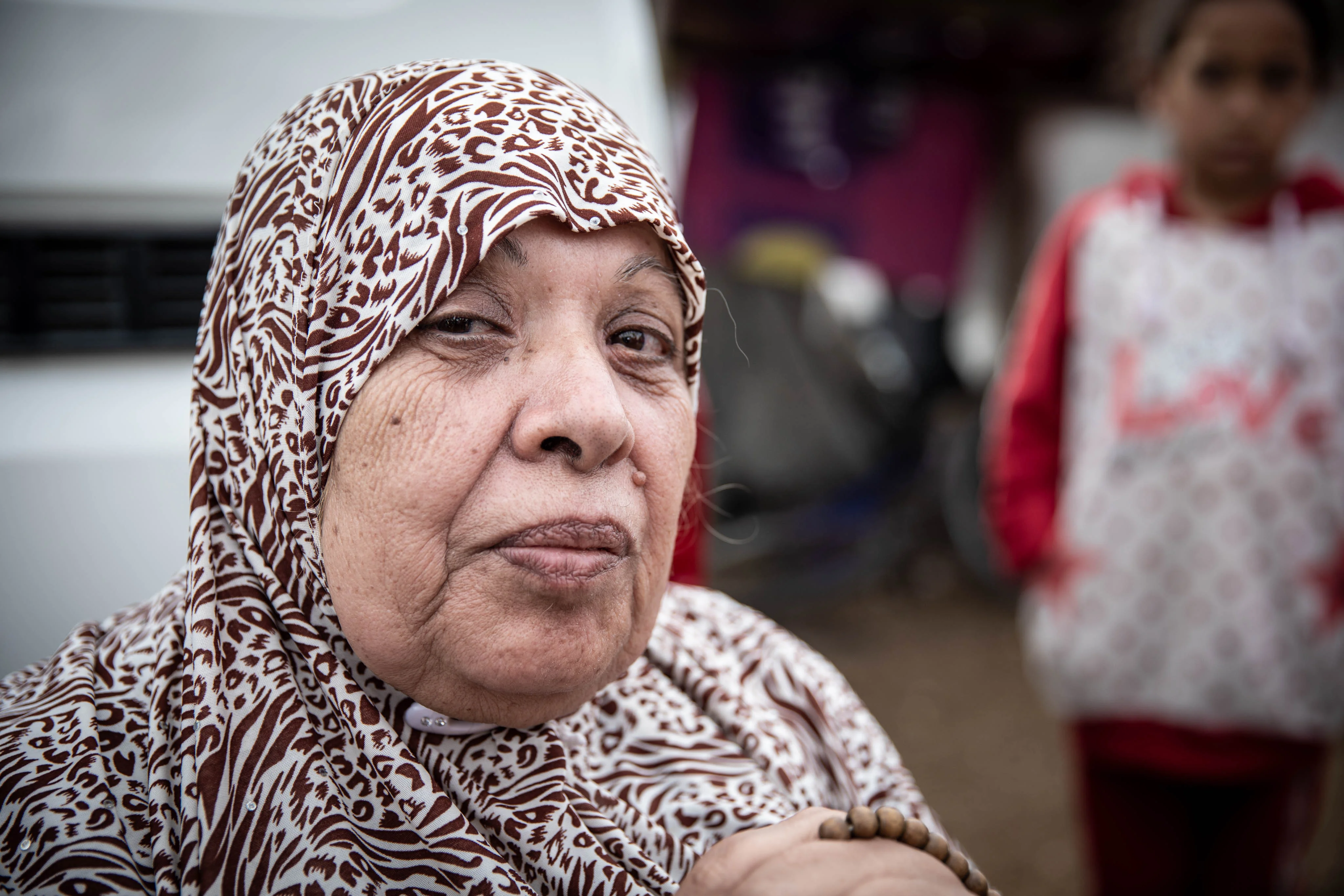 Um-Rami和家人逃離家園，來到加沙一間醫院，她只盼望衝突早日平息，兒孫們也毋須經歷這樣的一生。