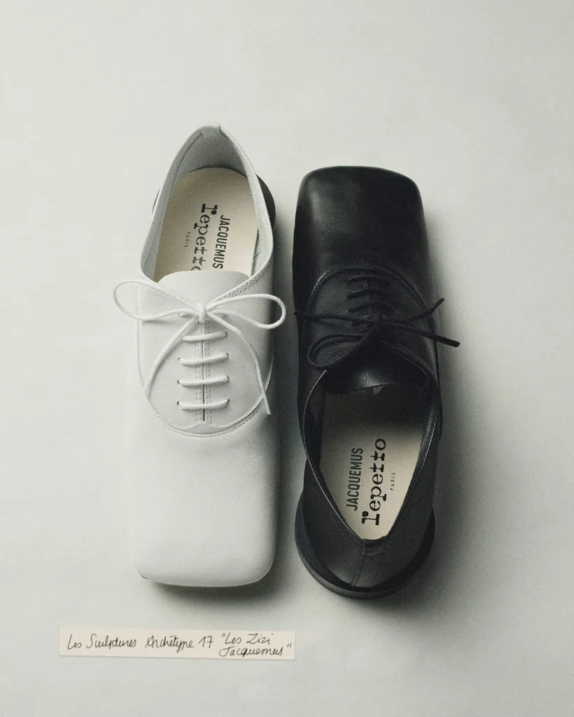 二〇二四年春夏系列，Repetto與Jacquemus合作翻新經典鞋款Zizi，在牛津鞋款中融入芭蕾舞的足尖鞋特色，型格同時極具玩味。