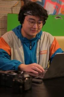 初職青年周雋曦