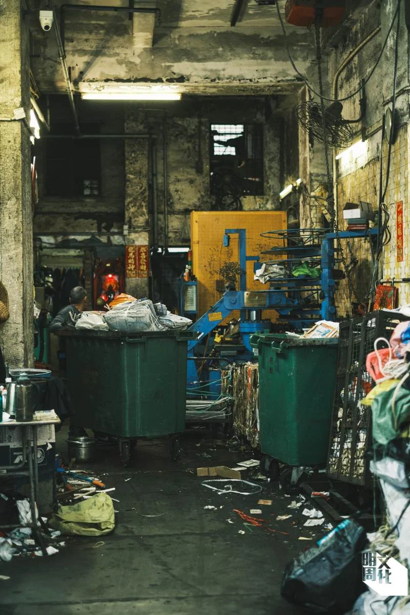 現時街角回收舖以回收紙及金屬為主。劉耀成稱廢紙總量持續下跌，提議將來可考慮利用它們作回收冷門物料的中轉站，由政府按量補貼。