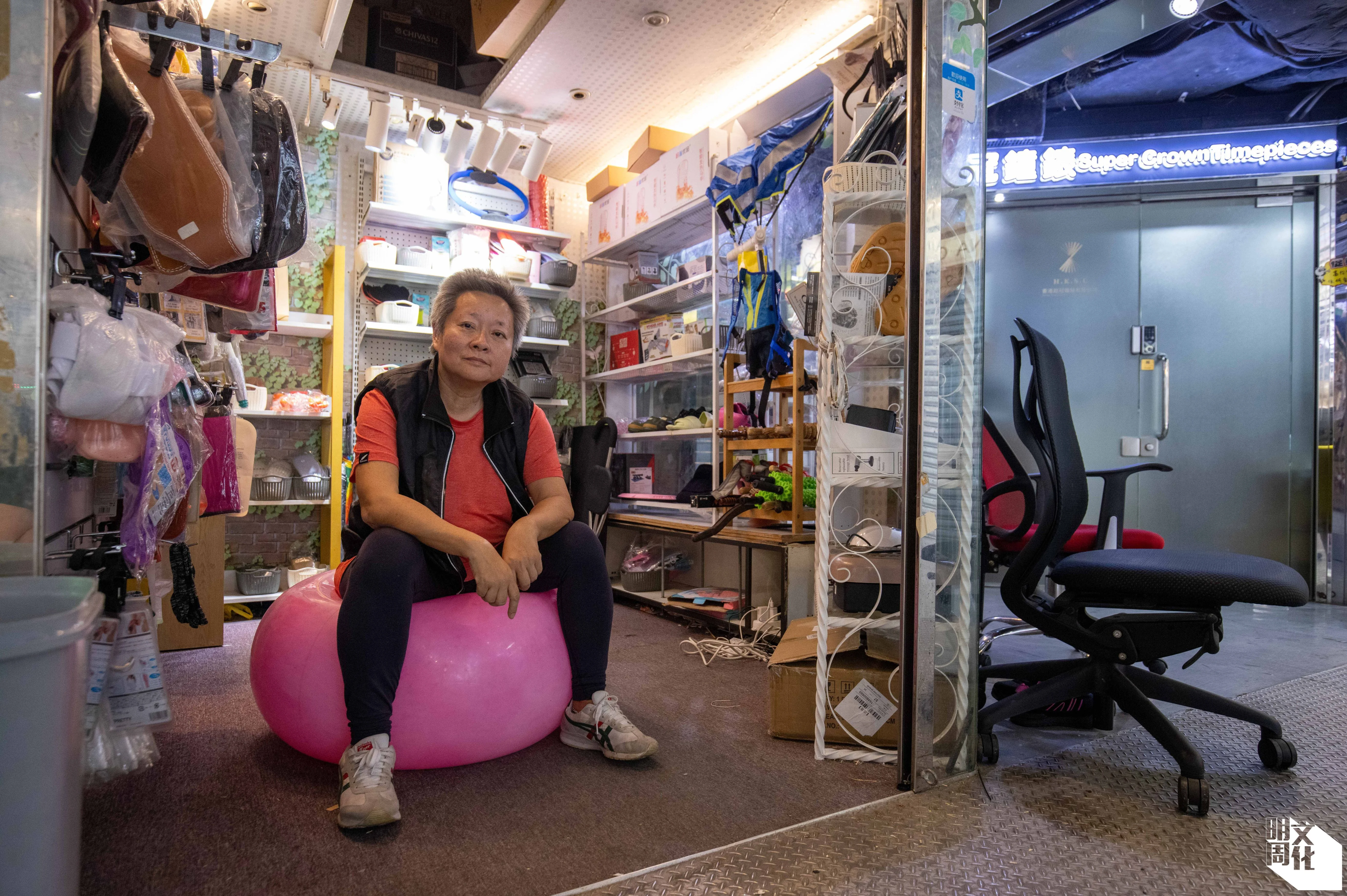 阮小姐在尖東堡經營打理合共二十間舖位，她相信，租金售價低廉的死場是讓香港重新煥發生機的沃土。