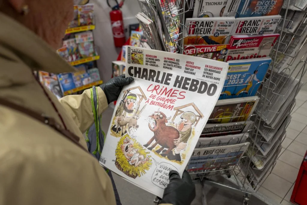法國諷刺漫畫《查理周刊》在當地超市有售