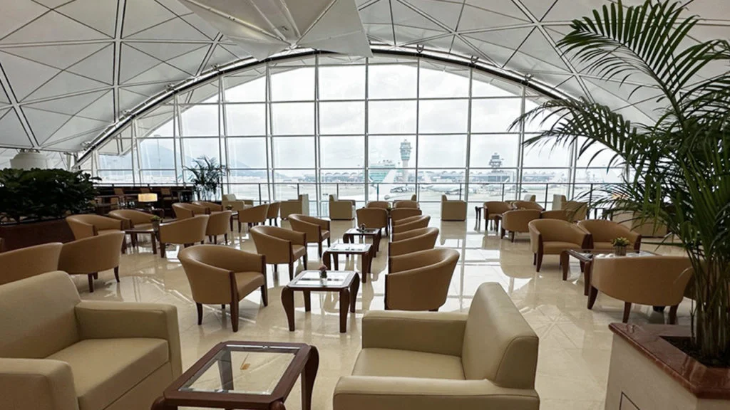 emirates-lounge-at-hong-kong-international-airport-1