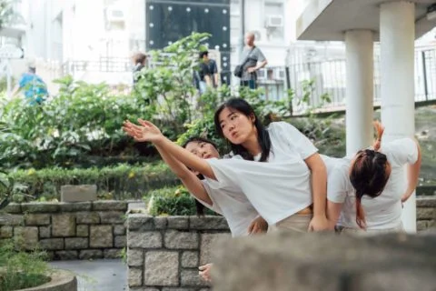 Vickie今年舉辦兩齣遊走式劇場,《當我們開始在海上行走時》帶領觀眾發掘香港仔社區,而《街渡慢生活 – 舢落時的漣漪》則以街坊渡輪為主題,了解城市發展帶來的蛻變。