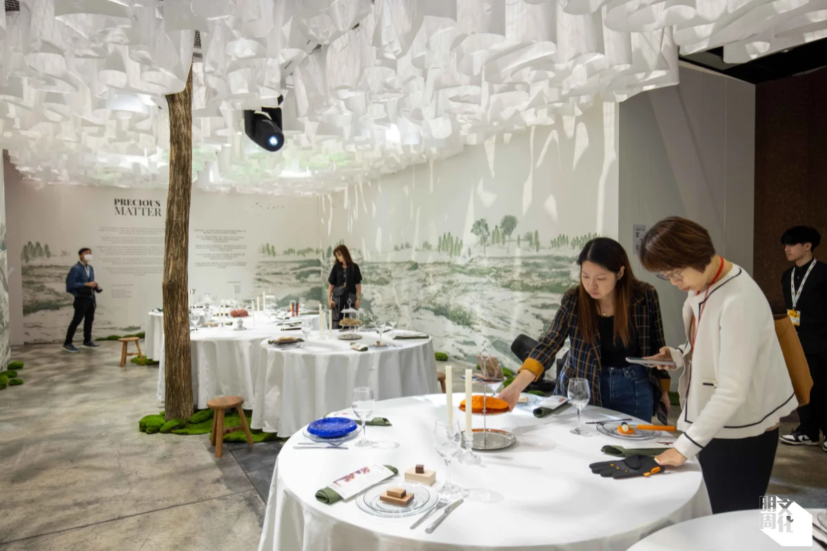 最後一個展區是法國物料資料庫matériO’呈獻的「Precious Matters」,邀請參觀者坐在花園餐廳,觀賞各種創新物料。