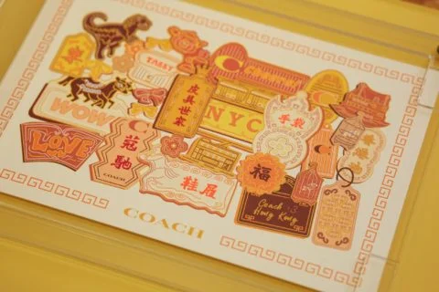 收集限定店主題印章,製作充滿港式氛圍的明信片。