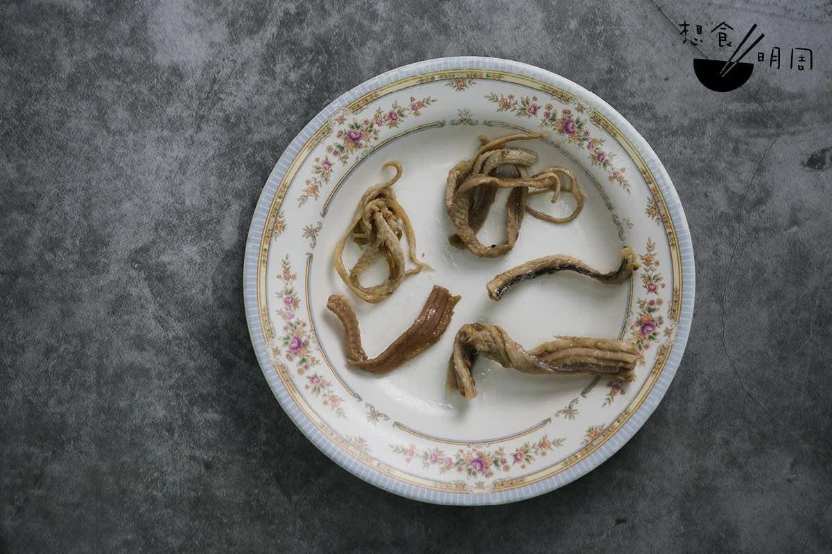 五蛇羹用料講究,包括過樹榕金腳帶、三索線及白花蛇。