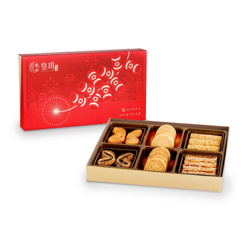 新年特級精選禮盒(優惠價$338,原價$398),內含48件精緻餅食包括,黃金脆條、原味蝴蝶酥、伯爵茶蝴蝶酥、原味蜂巢蛋卷、椰汁蜂巢蛋卷、牛油脆曲奇及榛子脆曲奇。