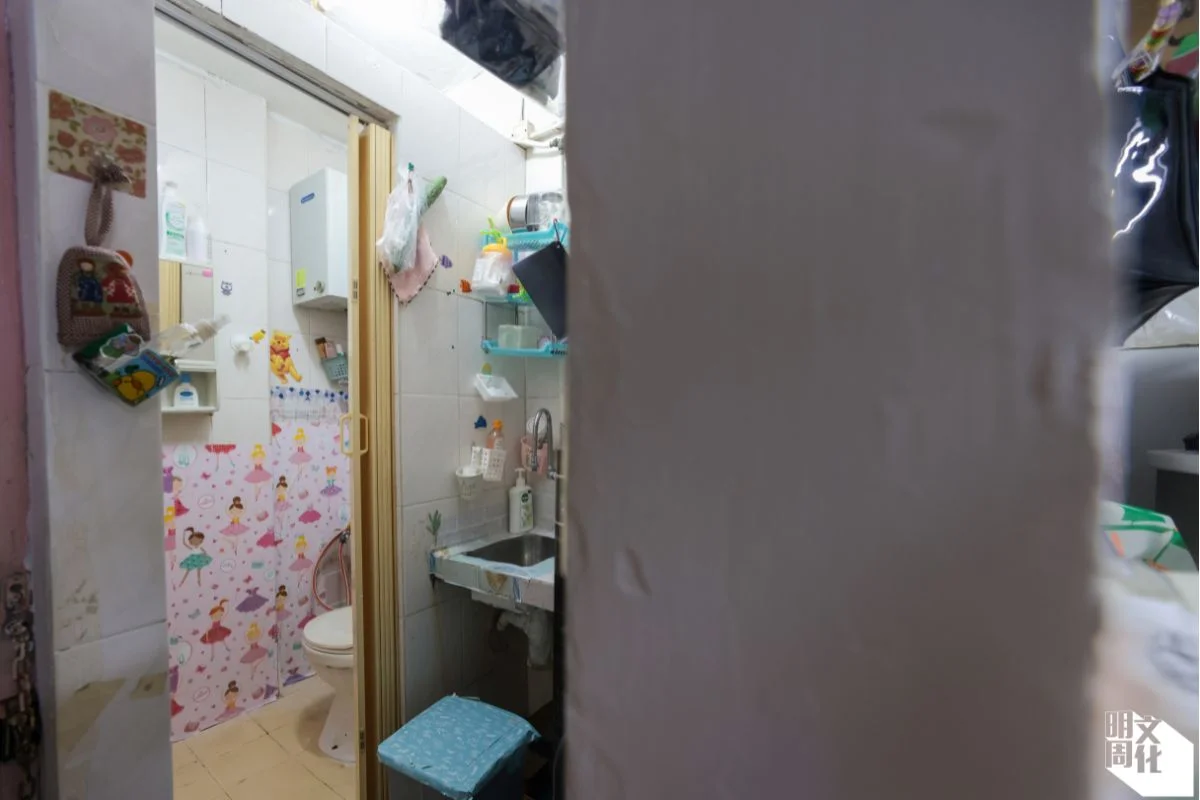 Lily廚廁並非完全獨立分隔,不合簡樸房諮詢文件規格。