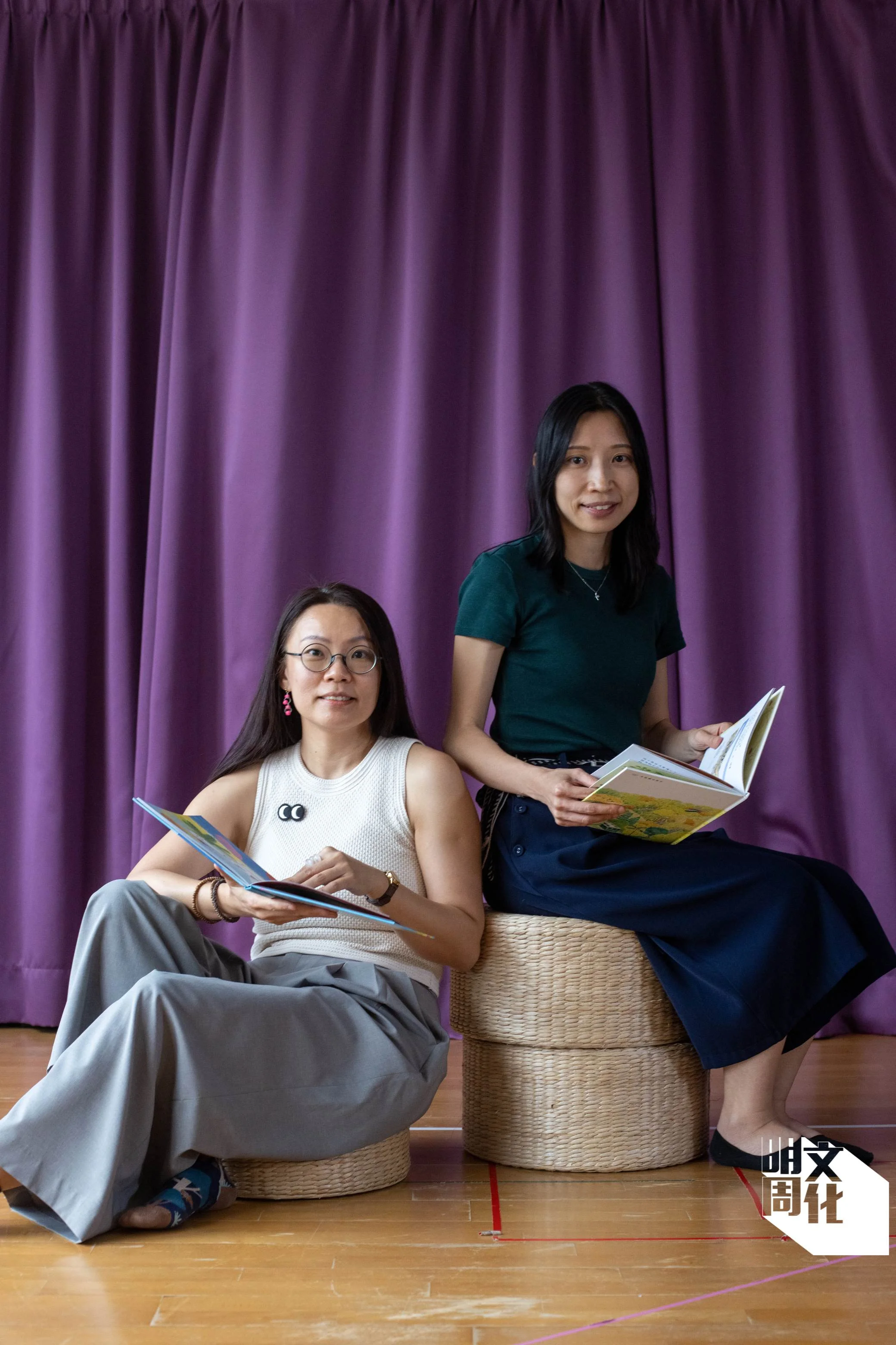 香港兒童音樂劇團總監Janet(左)找來編劇 翁善瑩(右)改編繪本《小高的遊樂場》。