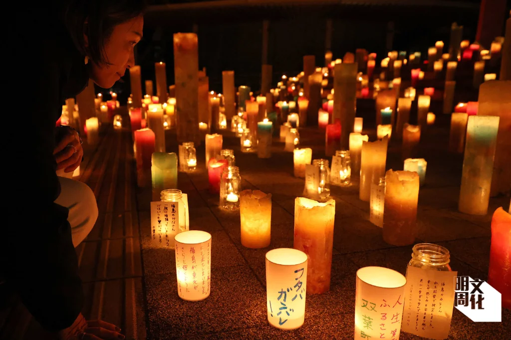 日本民衆悼念三一一大地震，今年為地震發生十四周年。（法新社）