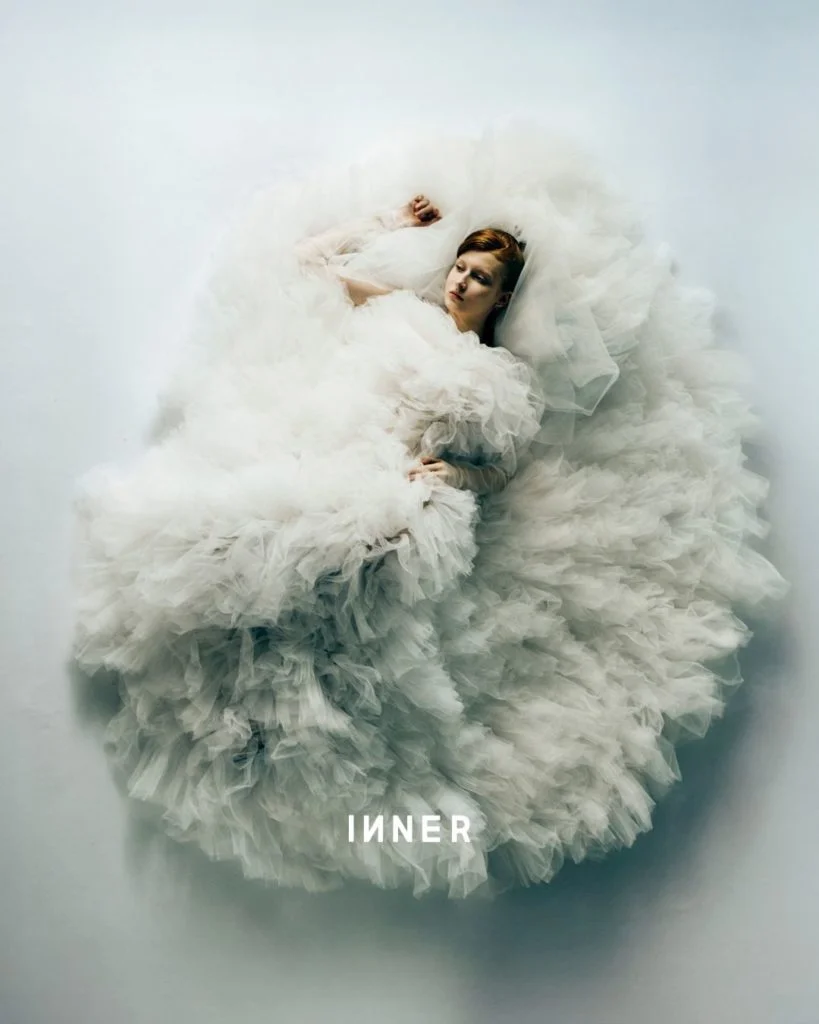 DRESS, THE WEDDING GOWN JOSÉPHINE SOIR DE FÊTE EARRINGS IN WHITE GOLD, CHAUMET 