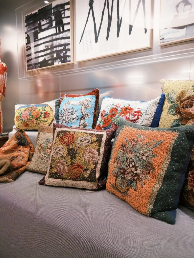 除了衣服,BY WALID同時亦推出以古布製作的家品,例如咕𠱸。