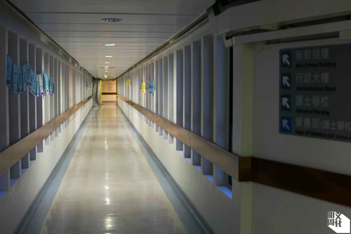 「三個部門將媽媽踢來踢去，我們覺得很無助。」即使是已接受紓緩治療的晚期病人送院，首先可能會送到急症室，然後轉到內科，而不是紓緩科。