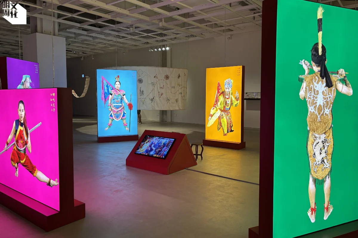 葉啟俊《神衫》記錄印尼西加里曼丹地區的客家文化——跳童。