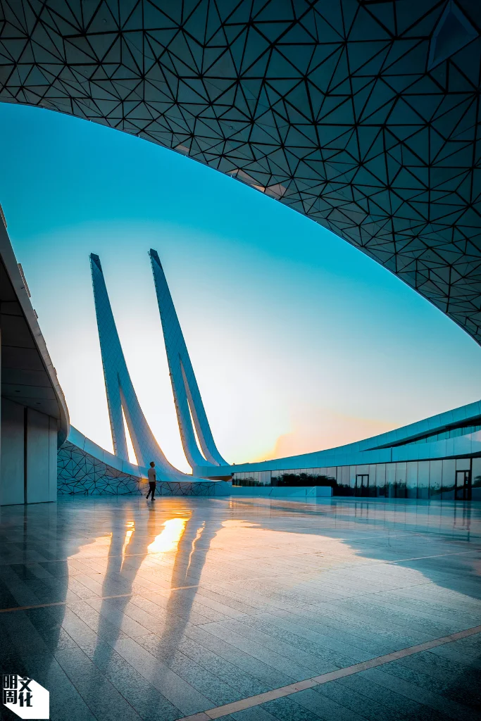 《In Parallel》奪得「倒影組」季軍。作品攝於二○二四年多哈。