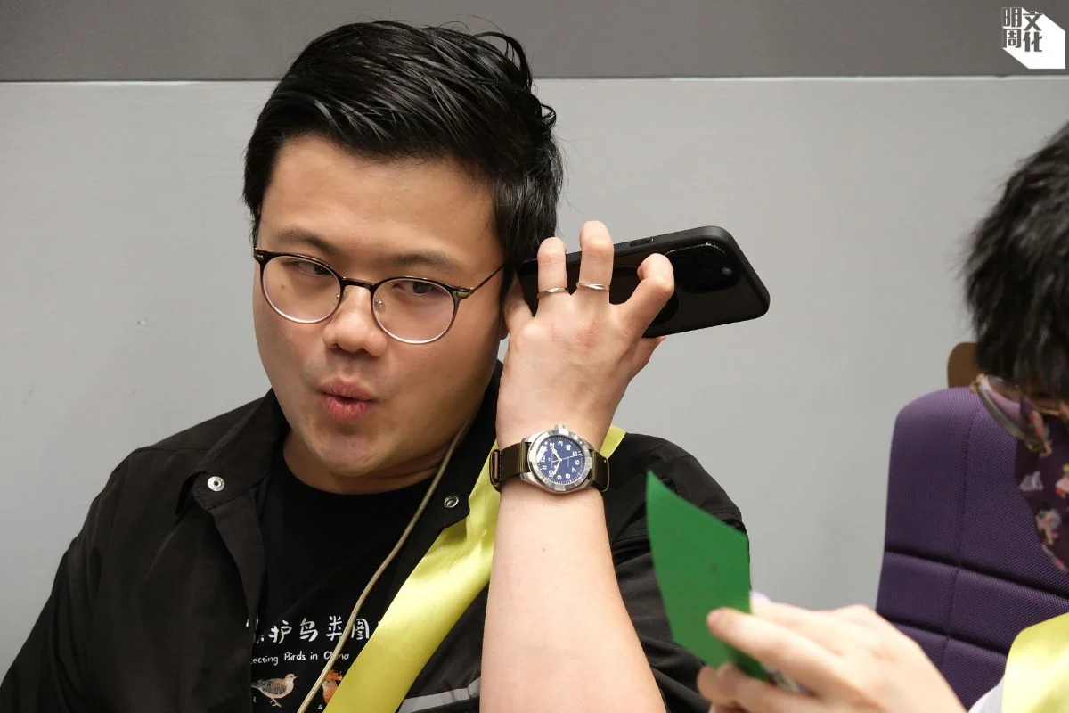 決賽開始前,參賽者珍惜時間溫書備戰。