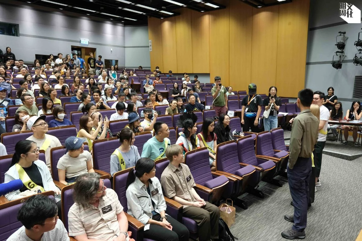 在冠軍阿Bob與「KOEL之王」鄭慧棋帶領下,全場二百人一起模仿「升key雀」噪鵑大合唱。